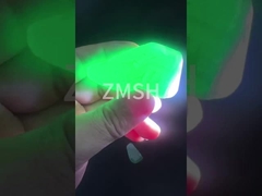 Выращенный в лаборатории необработанный сапфир фантазийного цвета зеленого оттенка