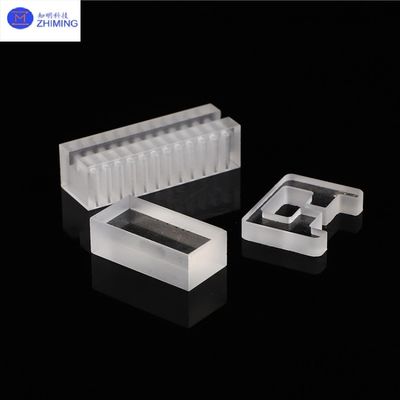 Купить Кварцевая стеклянная пластина высокой чистоты с лазерными сквозными отверстиями нестандартной формы Производство в сети